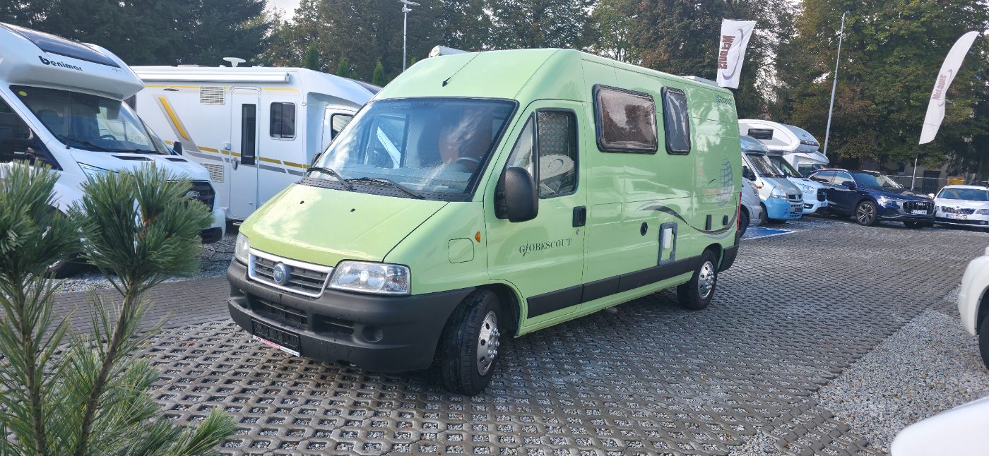 Pössl Globecar Globescout (2004) | Kamper typu van | Automat | Łóżko poprzeczne | 2.8 JTD | Kompaktowy 5,99 m