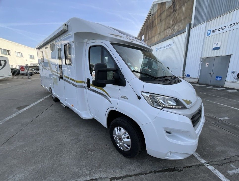 Bavaria T740 Class (2016) | Półintegra | Łóżko centralne + opuszczane | Garaż | Niski przebieg 52 800 km | 2.3 Multijet 130 KM Euro 5